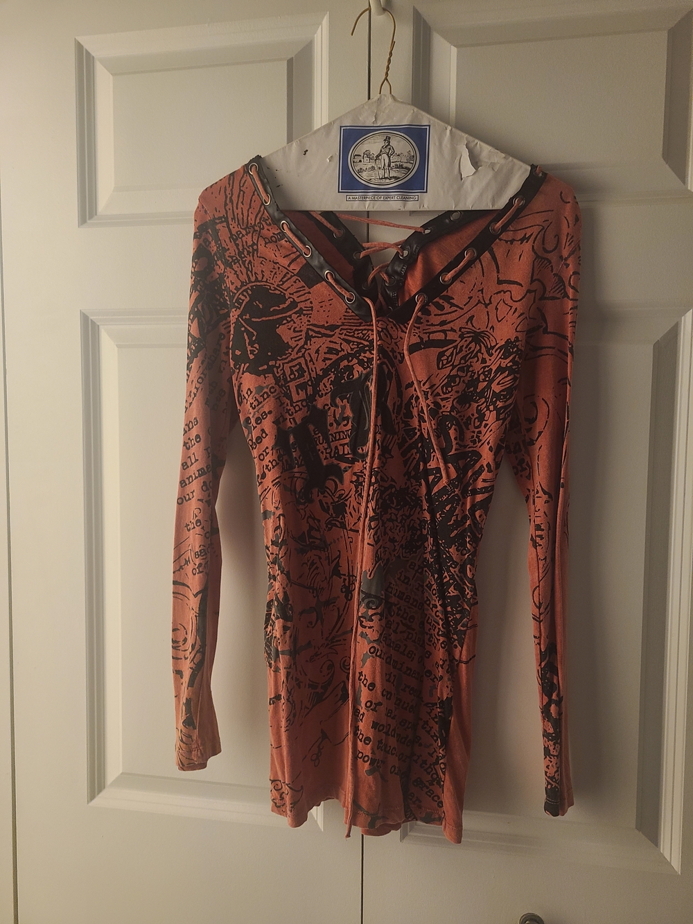 Long Sleeve Treasure Rock Lace-Up Graphic Tee - Rust/Black Size Small